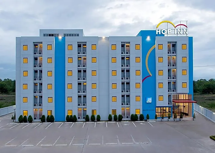 Отель Hop Onnut Station 2*